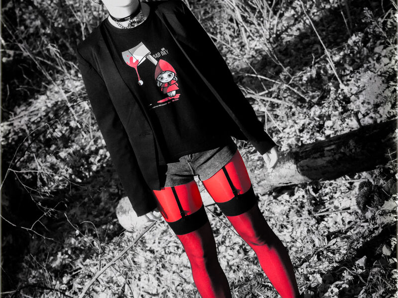 Model mit Rot-Farbfilter